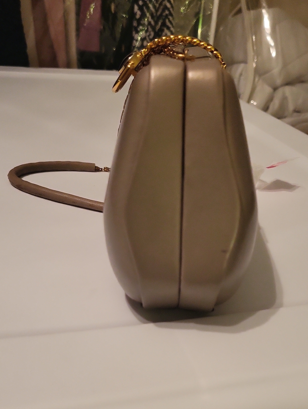 Elegant Taupe Crossbody Bag with Gold Chain By Formell By Paris. - Picture 8 of 14